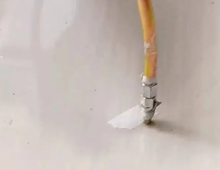 鄂州瓷砖空鼓维修公司专业解答在瓷砖铺贴过程中，如果使用的砂料过粗（如全部使用了粗砂），可能会导致以下问题